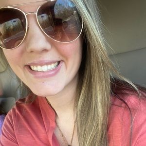 Meet your Posher, Whitney